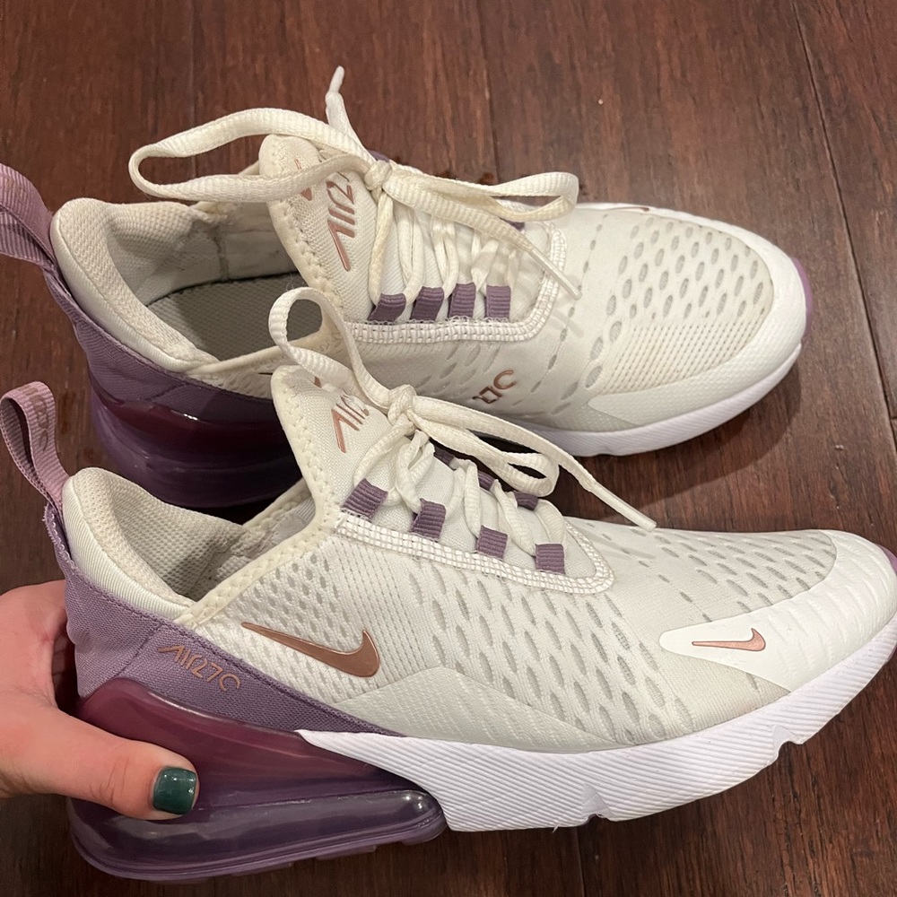 Women Nike 270s